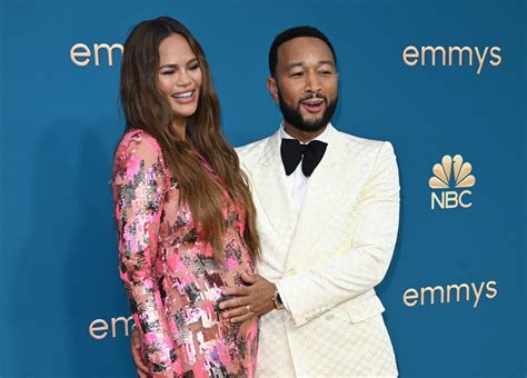 Chrissy Teigen says her 2020 miscarriage was an。